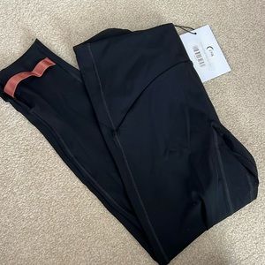 Zyia Black Strap Deluxe Hi-Rise 7/8 24” leggings